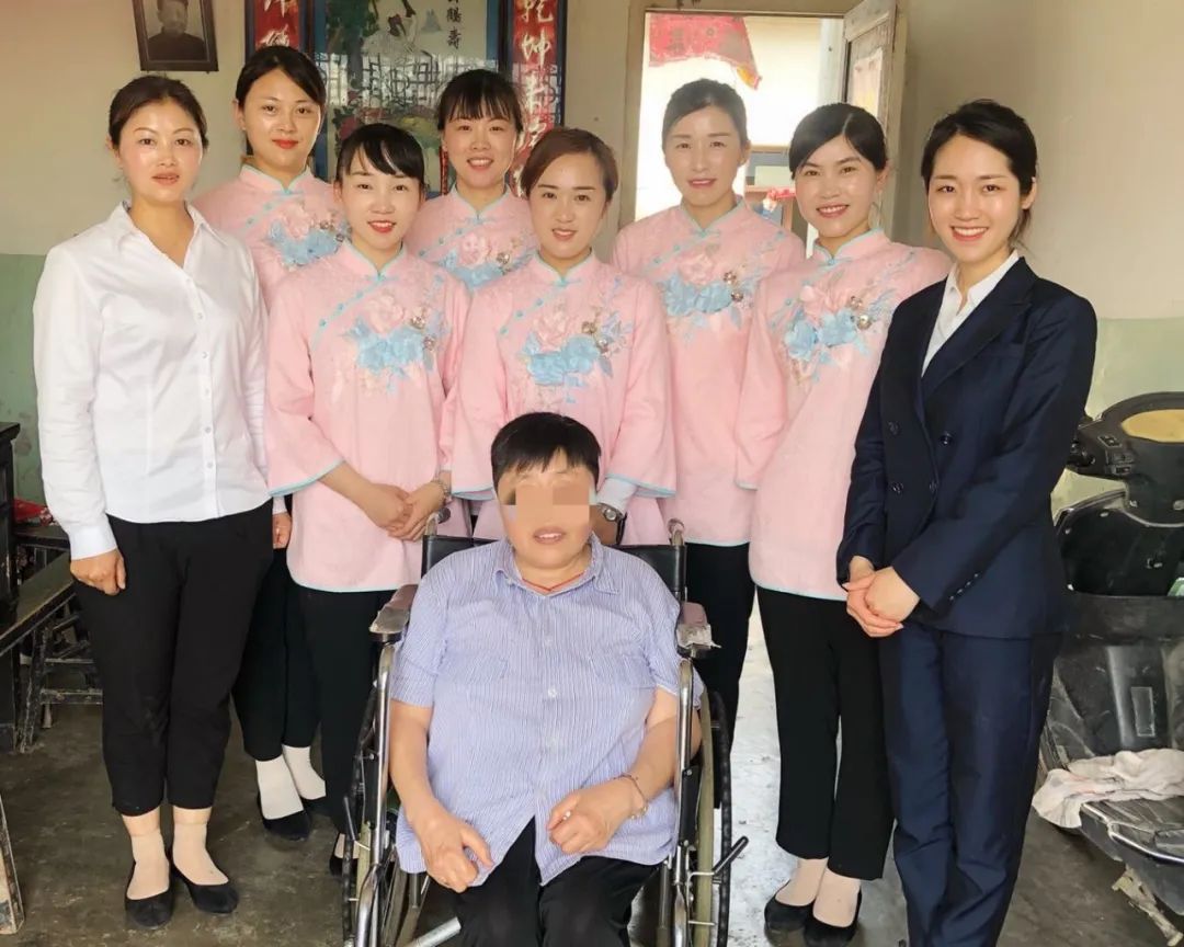 助殘日里船娘們包的餃子，溫暖了她的心